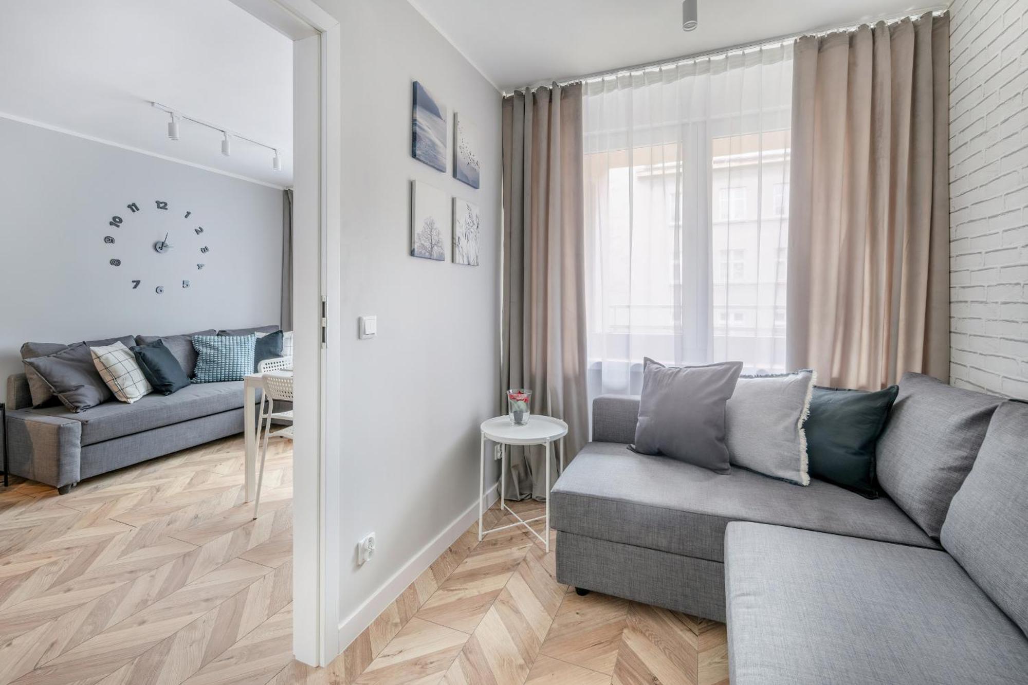 Beautiful With Balcony For 6 People In Cracow By Renters Apartament